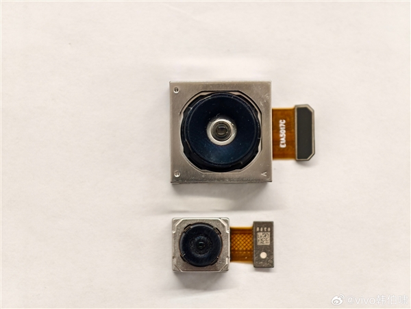 vivo X200 Ultra拆解：硕大的三颗摄像头模组极其醒目